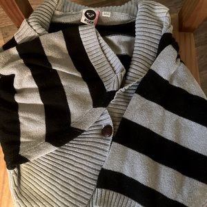 Barely worn Roxy black and grey cardigan